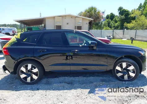 2025 Volvo Xc60 Plug-In Hybrid T8 Plus z USA, uszkodzony, nr VIN YV4H60RC9S1056625